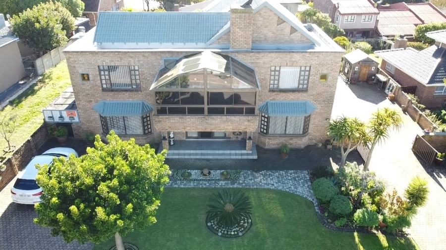 5 Bedroom Property for Sale in Stilbaai Wes Western Cape